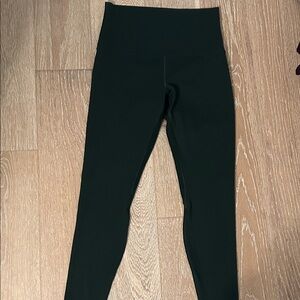 NWOT lululemon athletica super high rise aligns 28” in rainforest green, size 10